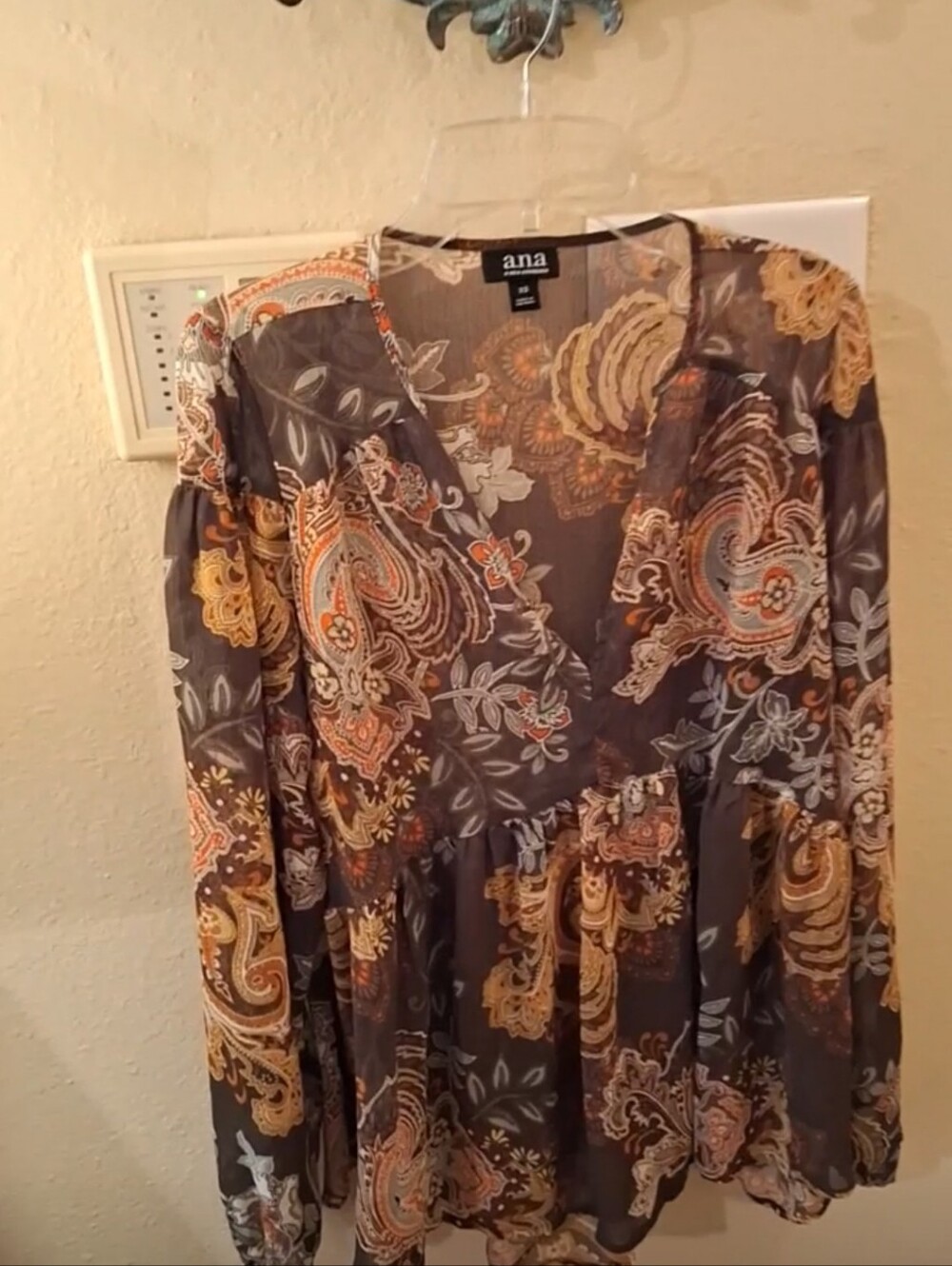 a.n.a Paisley V-Neck Blouse - Brown and Cream.  NWOT Size XS